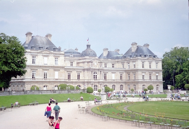 02 Luxembourg Gardens - Palace.jpg